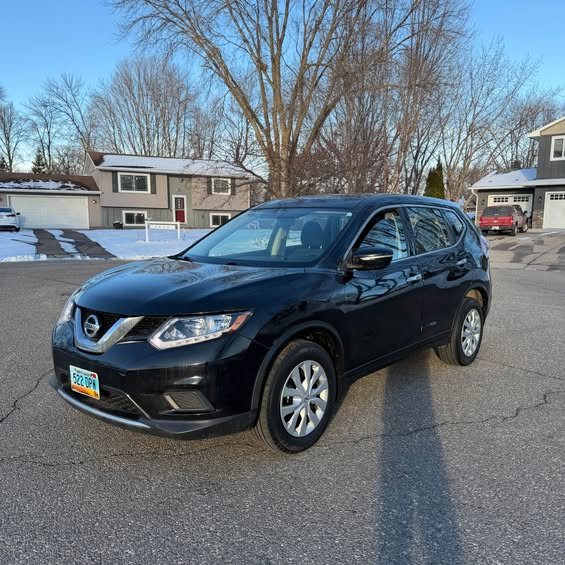 2015 Nissan Rogue SV Sport Utility 4D