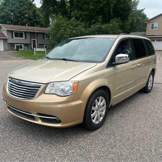 2012 Chrysler Town & Country Touring Minivan 4D