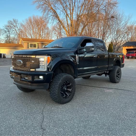 2017 Ford F250 Super Duty Crew Cab Platinum Pickup 4D 6 3/4 ft